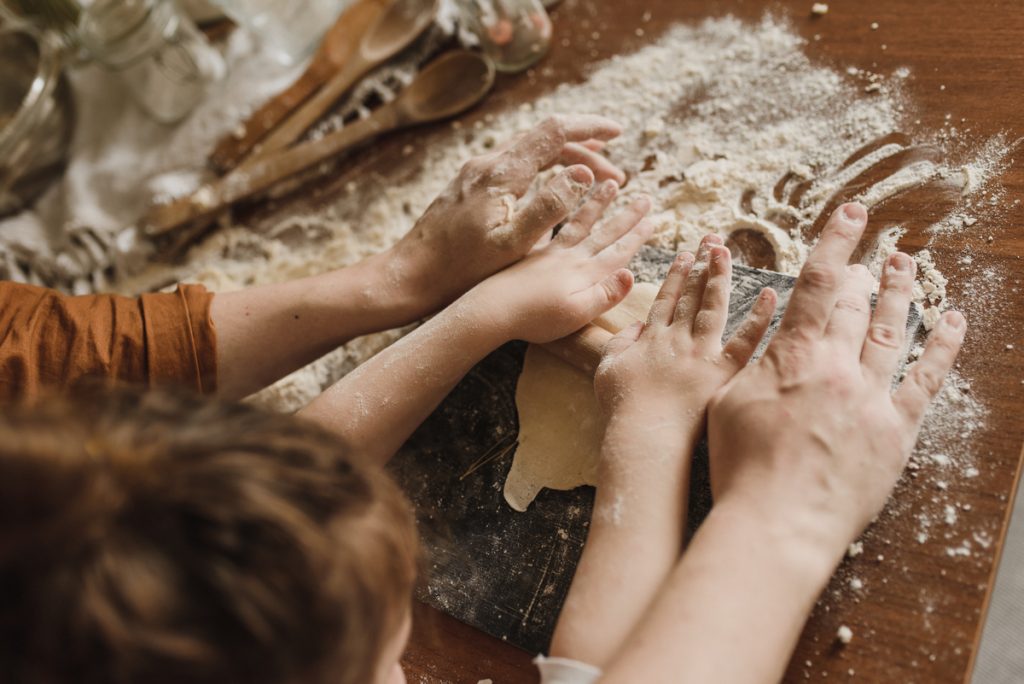 L'art du façonnage des pâtes à la main : orecchiette, fusilli et autres